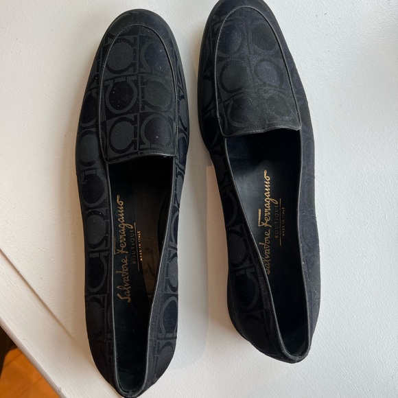 Salvatore Ferragamo Women’s Black Flats - Picture 3 of 7